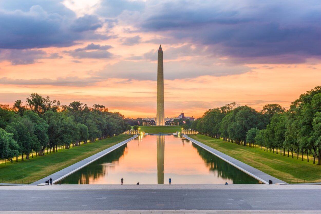 El Monumento Washington es un famoso obelisco muy popular e impresionante en persona