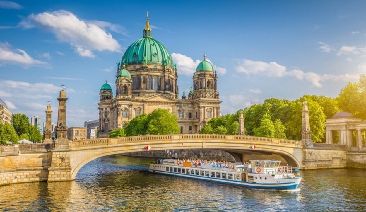 La catedral de Berlín, a orillas del río Spree