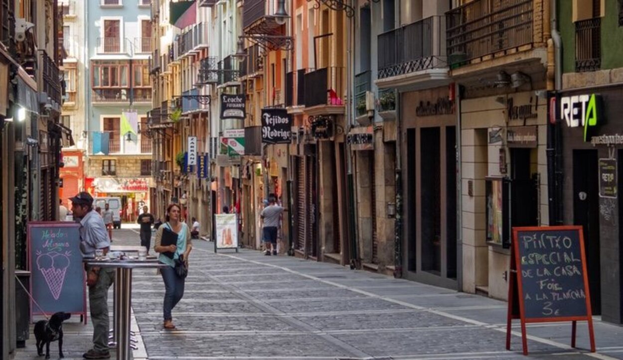 Esta calle es perfecta para salir a dar un paseo con los niños porque es peatonal