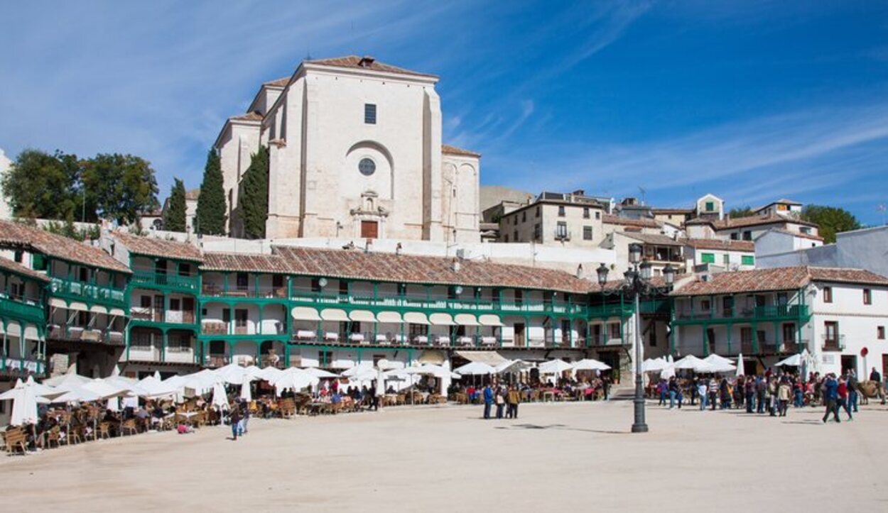 Llega en bicicleta a pequeños pueblos como Chincón