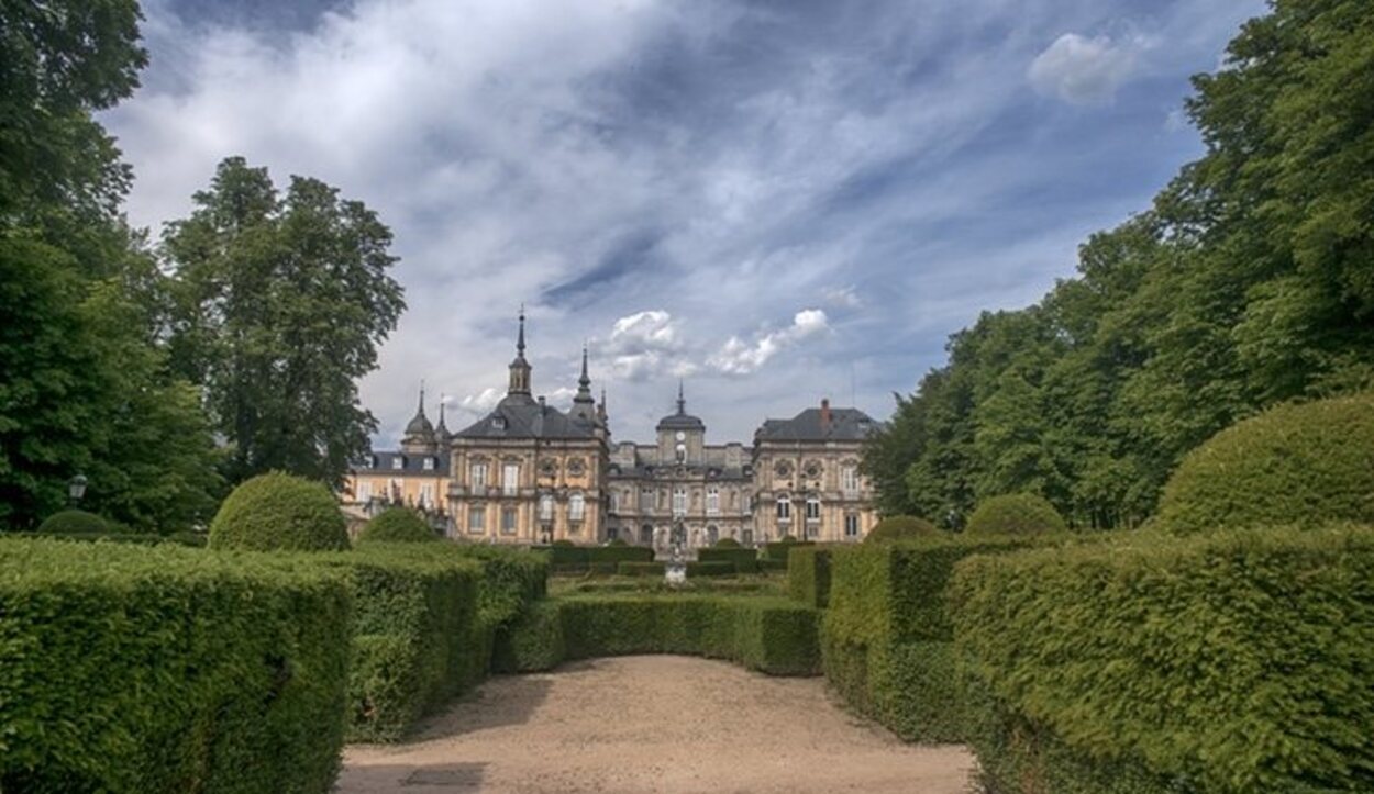 En la Sierra de Guadarrama encontrarás el majestuoso Palacio de La Granja