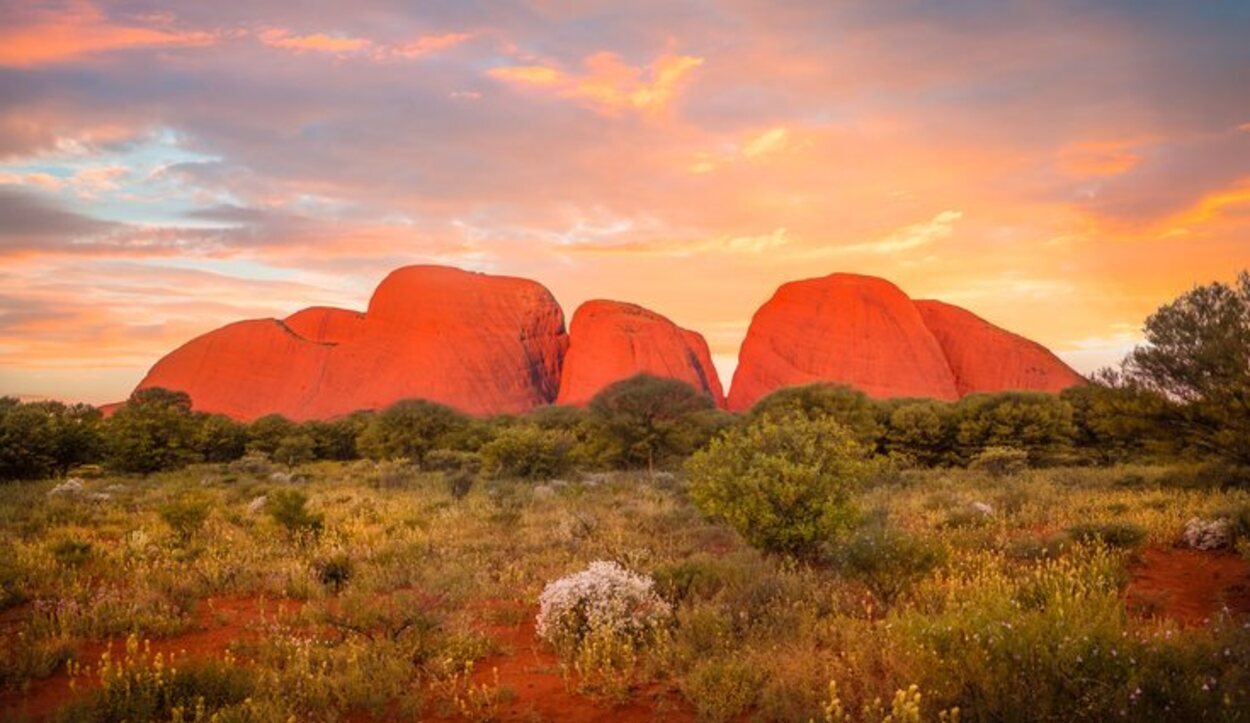 Kata Tjuta (Las Olgas) son 36 cimas de 546 metros de altura