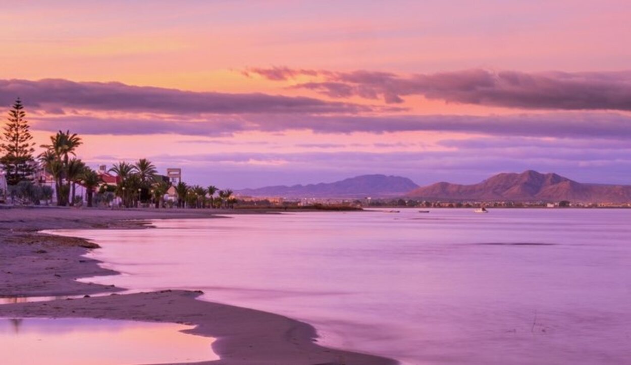 En Los Urrutias se puede disfrutar de una de las mejores puestas de sol del Mar Menor