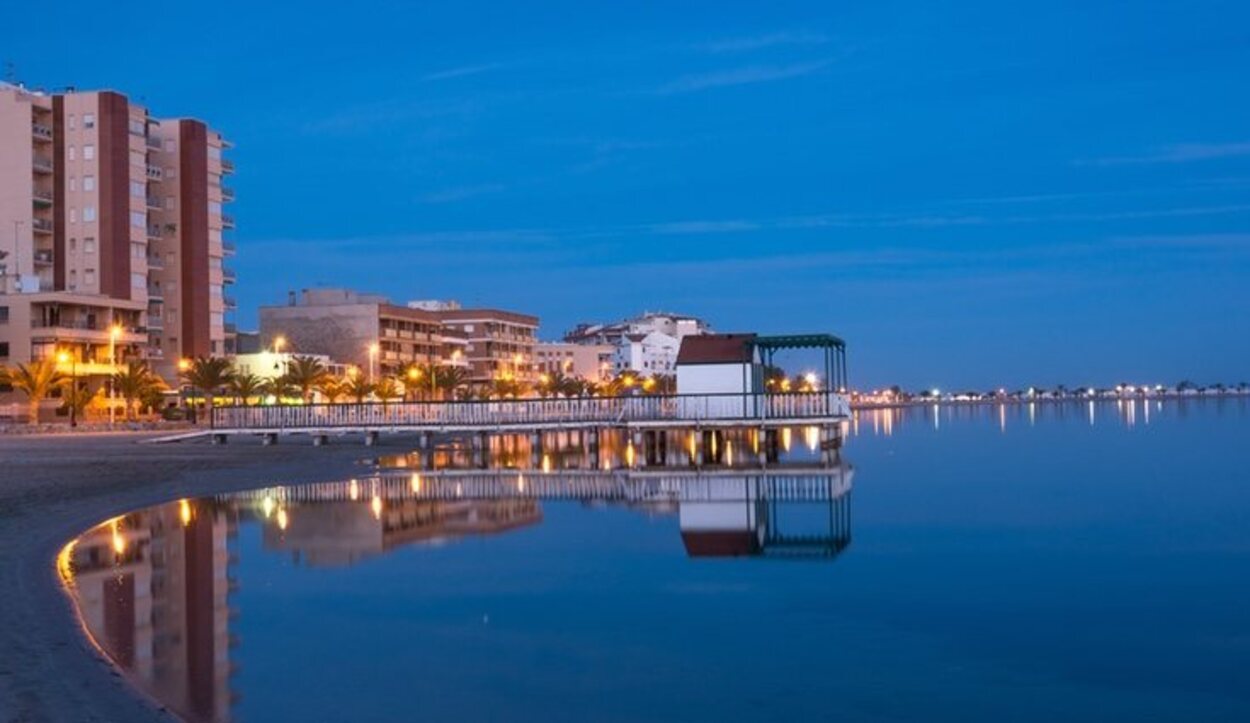 En San Pedro del Pinatar hay un paseo marítimo de 10 kilómetros que llega hasta el pueblo vecino