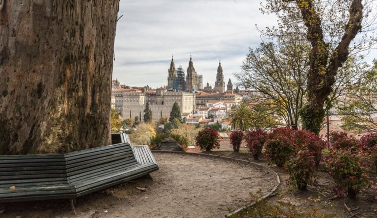 La catedral de Santiago vista desde el Parque de la Alameda