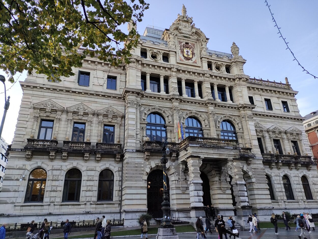 Palacio de la Diputación Foral de Vizcaya en la Gran Vía de Bilbao