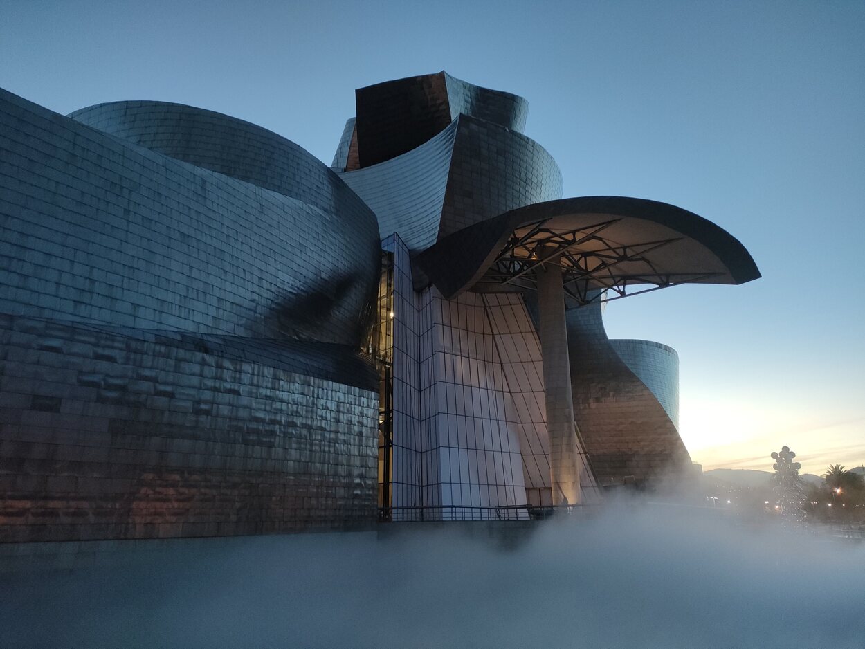 El Guggenheim con su obra 'Niebla'