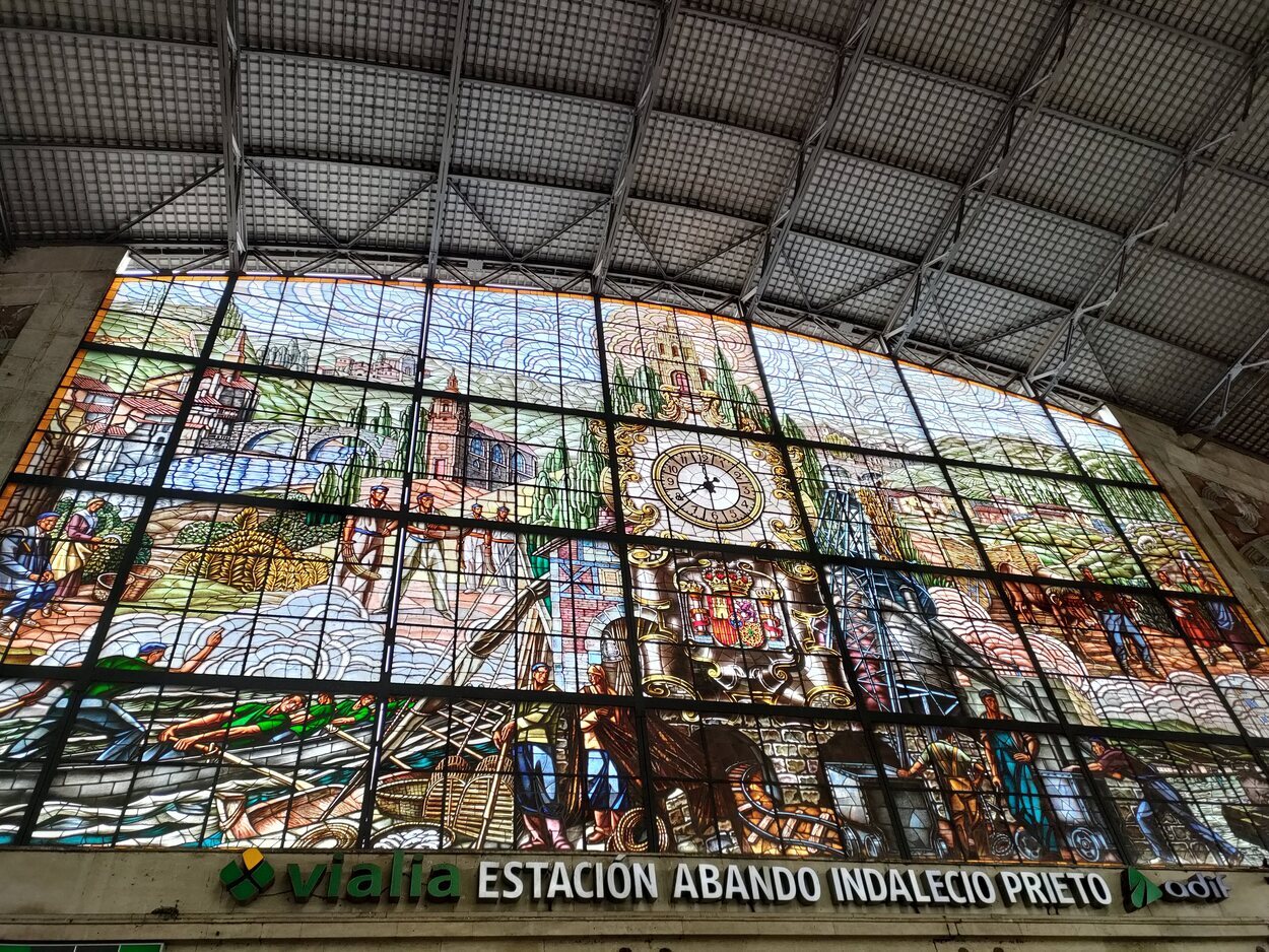 La vidriera de la estación de Abando Indalecio Prieto
