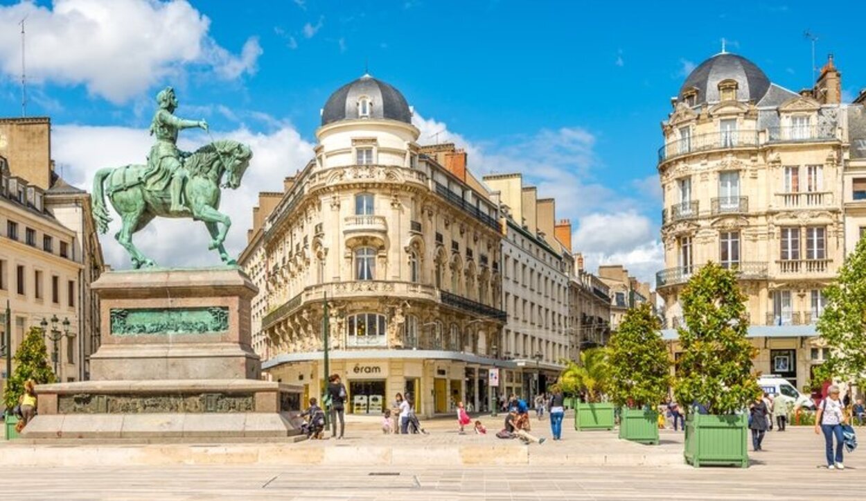 El mayor reclamo turístico de la ciudad es la heroína francesa