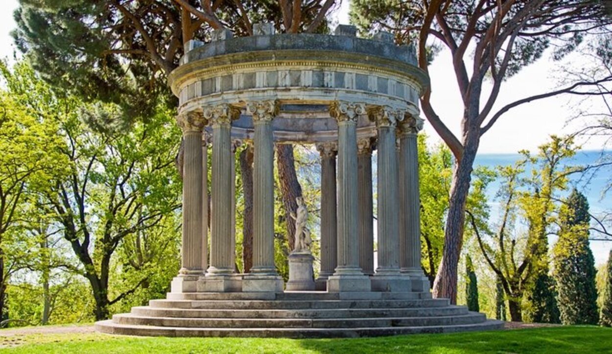 El parque tiene lugares perfectos para zambullirnos en un buen libro