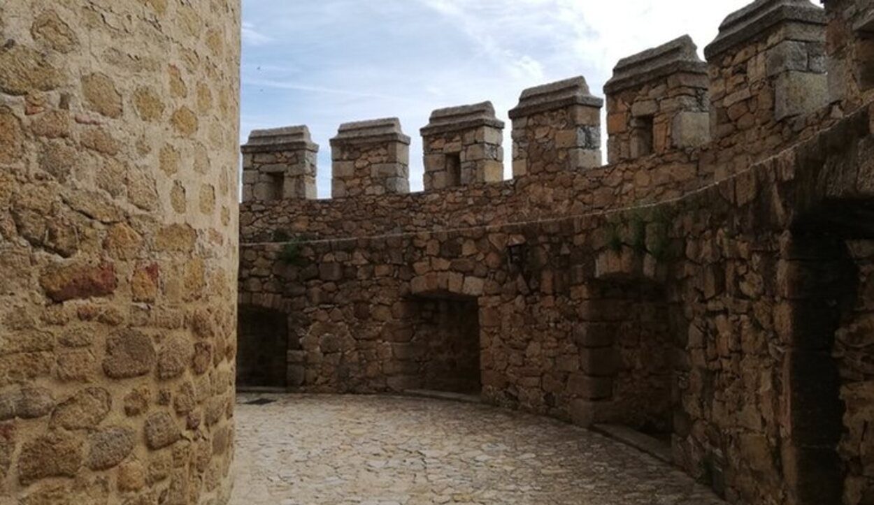 Recorrer las zonas altas del Castillo puede retrotraerte a otra época