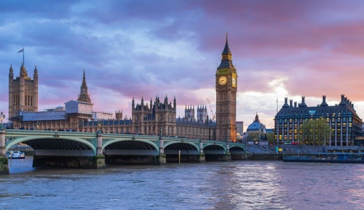 El puente de Wensmister y el Big Ben en Londres