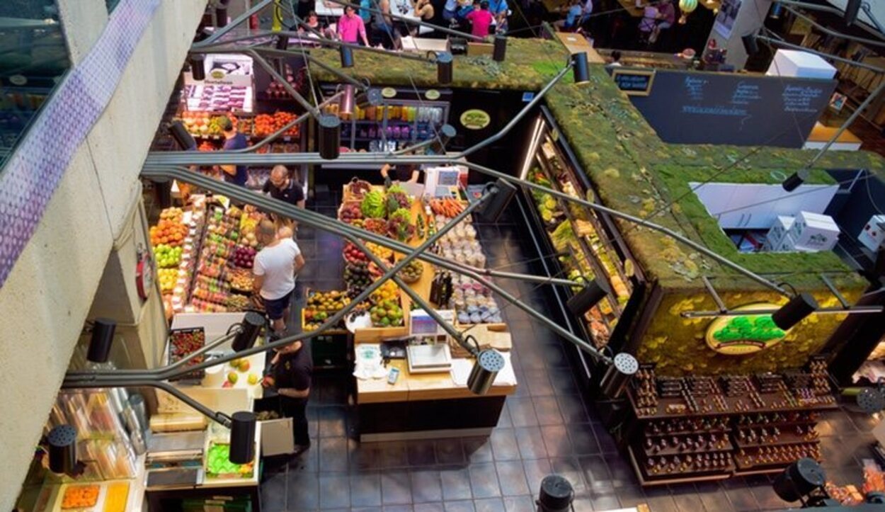 En el interior del Mercado de San Antón