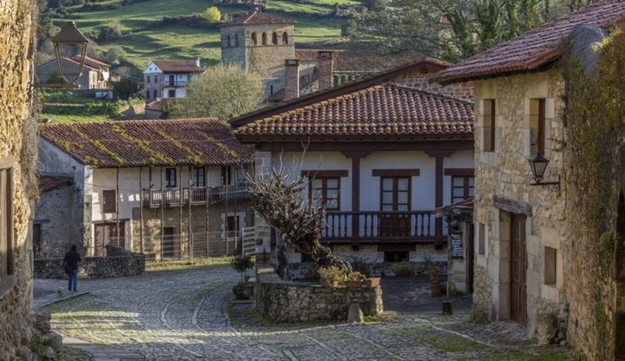 Santillana del Mar es una de las localidades con mayor valor histórico y artístico de España