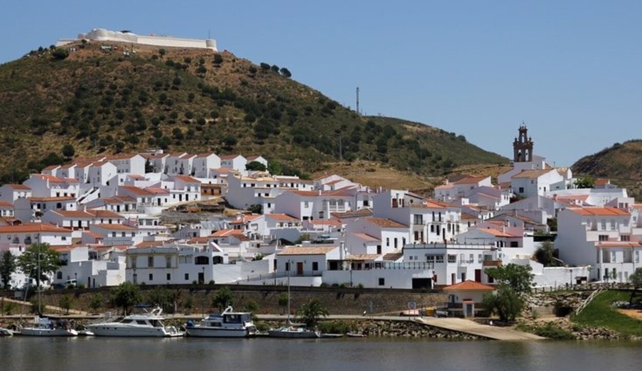 Para los amantes de la naturaleza existen parajes de gran belleza en los alrededores del pueblo