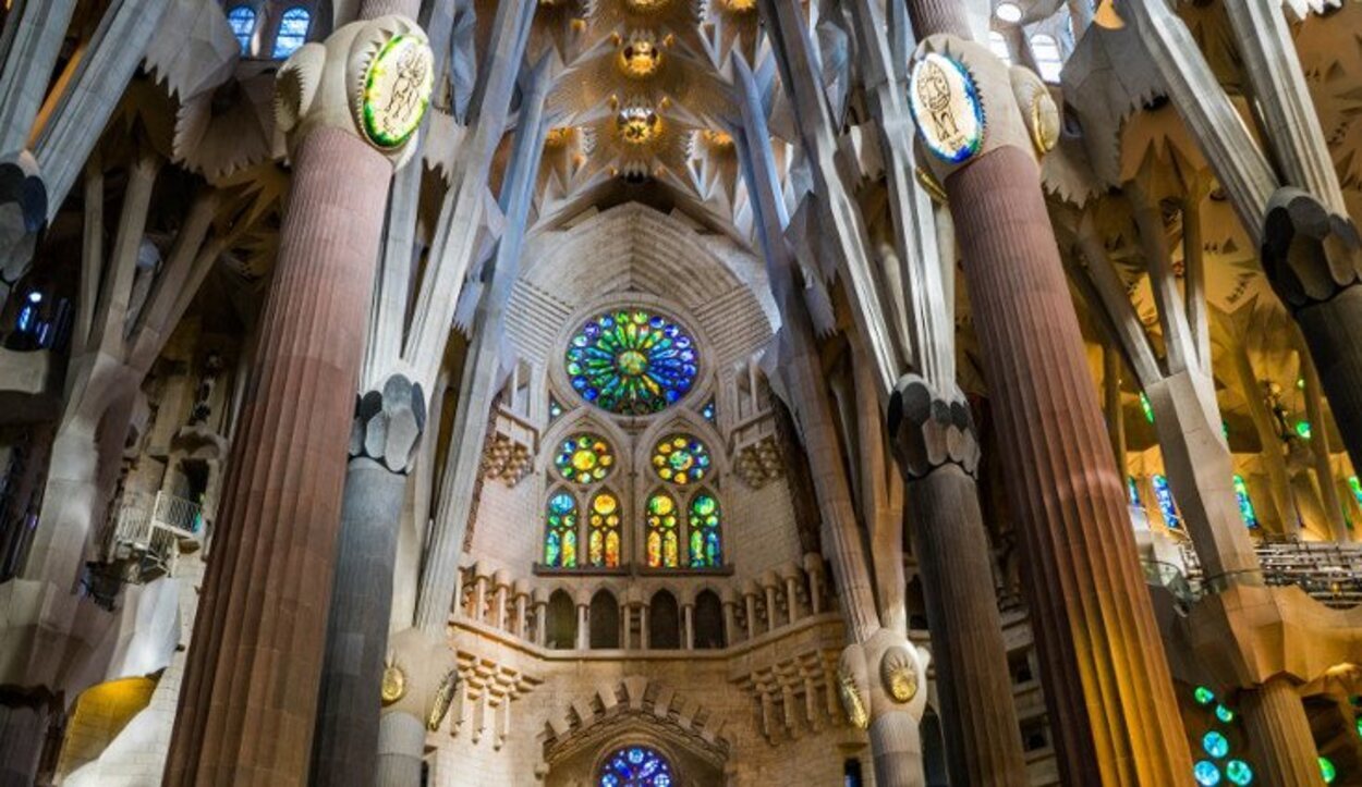 Juego de colores en el interior de la Sagrada Familia