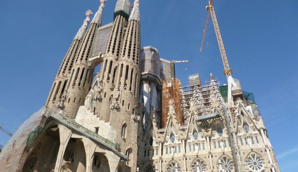 Fachada de la Pasión de la Sagrada Familia antes de ser concluida