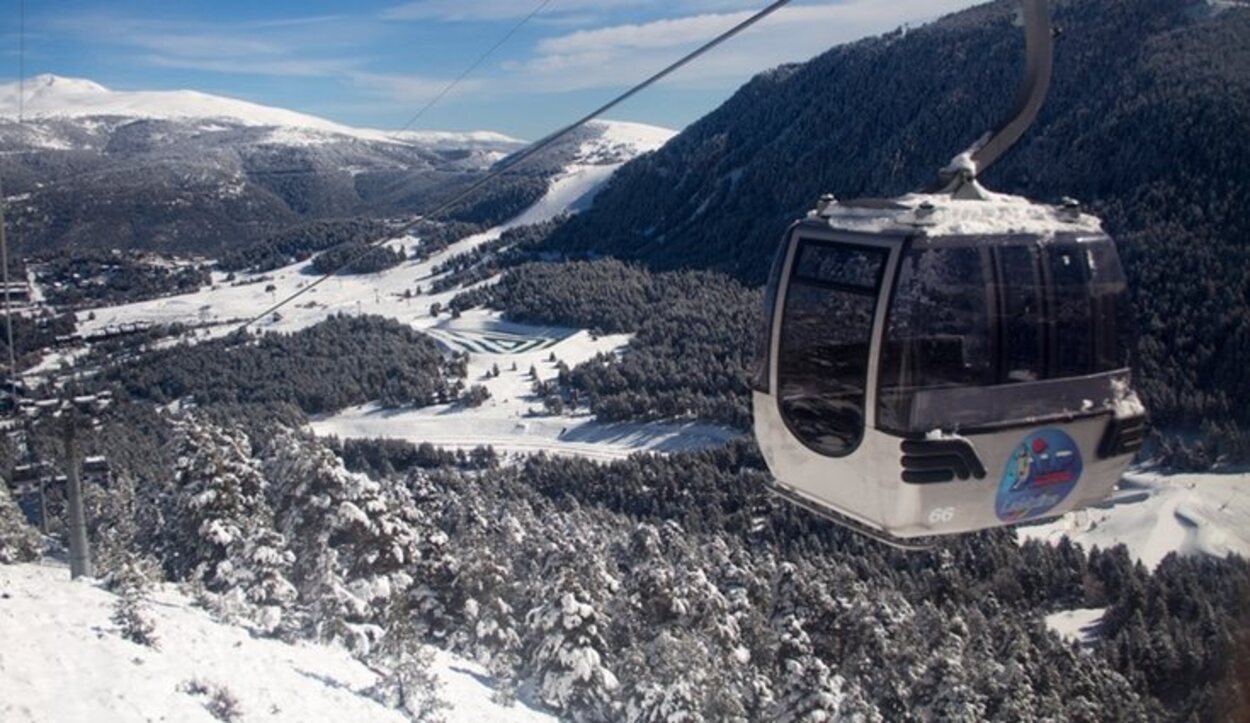 Las espectaculares vistas desde el telesilla están aseguradas | Foto: La Molina