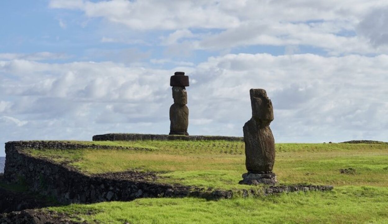 Ahu Ko Te Riku llama la atención por ser el único de toda la isla con sus dos ojos blancos