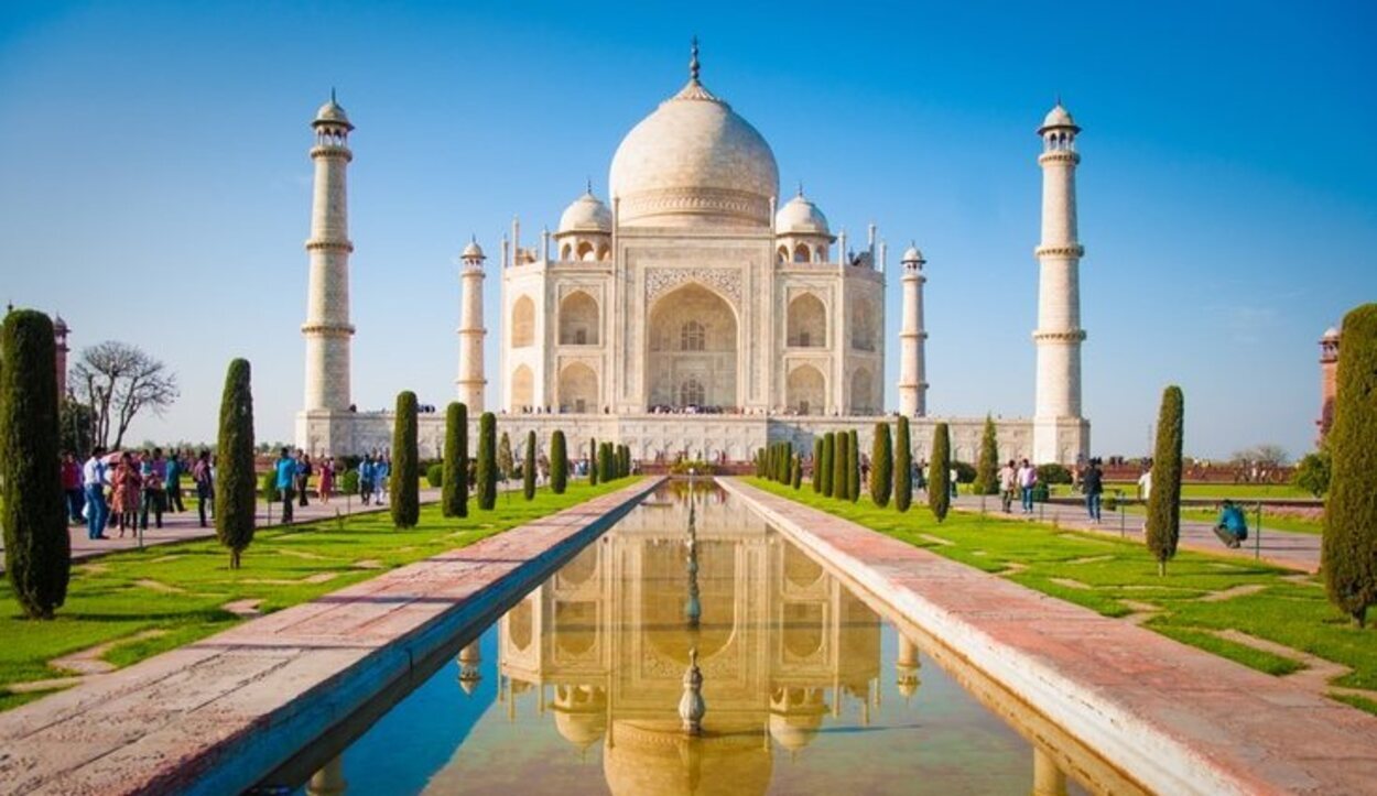 Más de veinte mil personas y más de mil elefantes participaron en la construcción del Taj Mahal