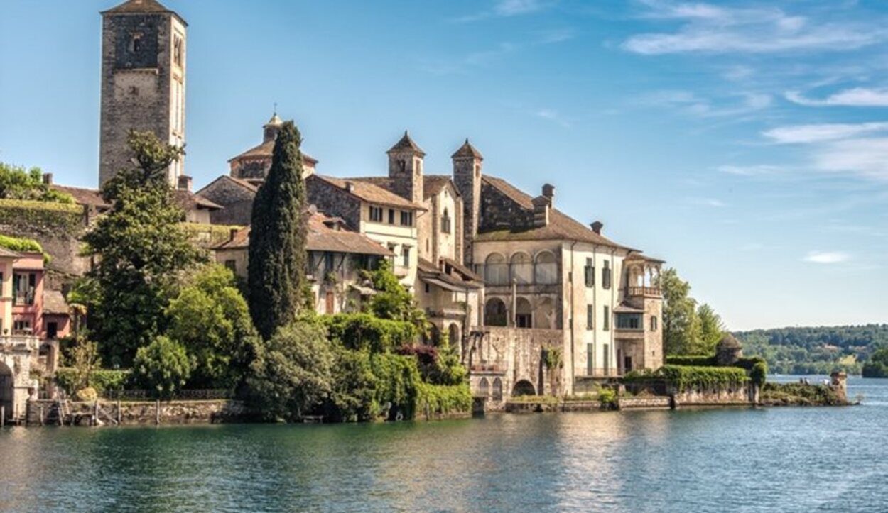 La visita al Lago Orta tiene que estar asegurada si viajas a Piamonte