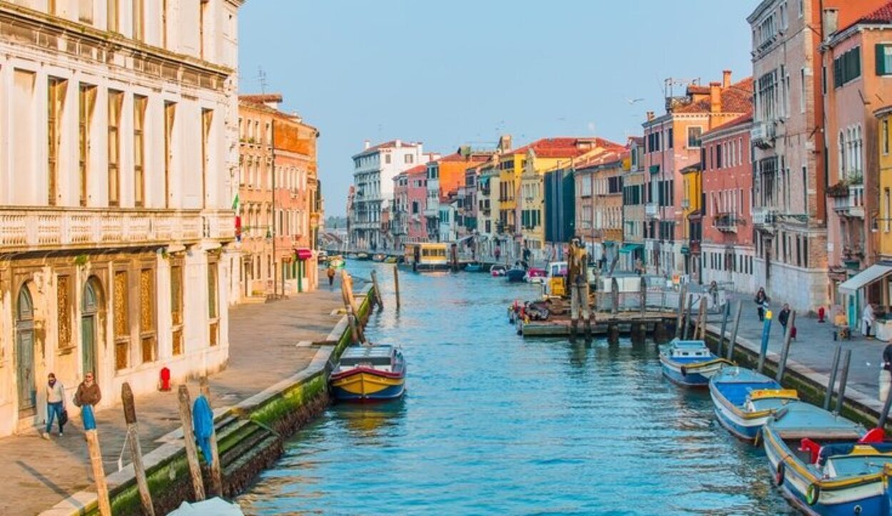 Visitar los Canales de Venecia es el plan por excelencia que hacen las parejas