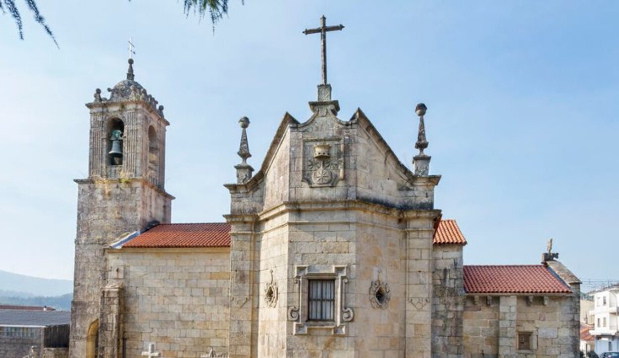 Vista lateral de la iglesia de Santa María