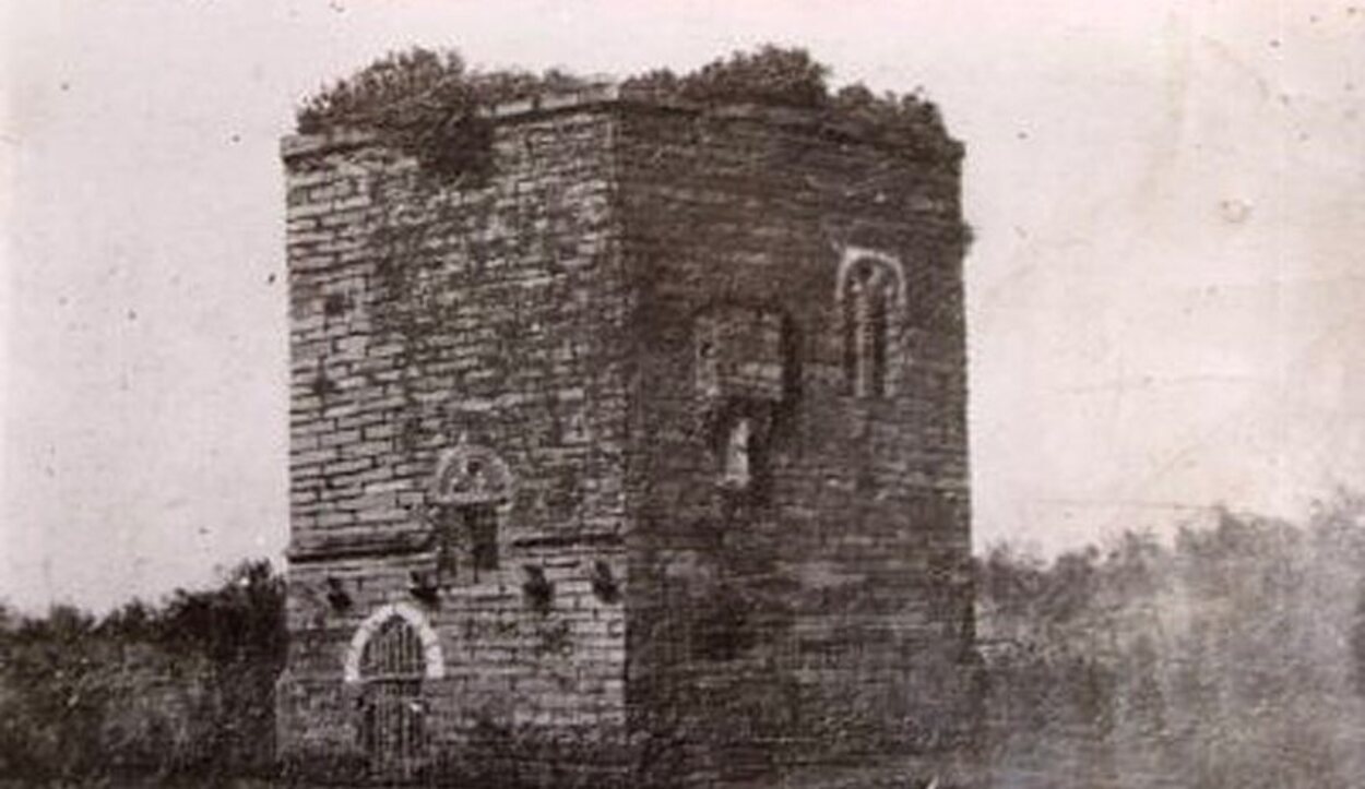 La torre de la Reina Doña Urraca poco antes de ser derruida