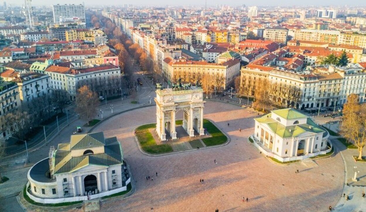 Es la capital de la Ciudad metropolitana de Milán y de la región de Lombardía