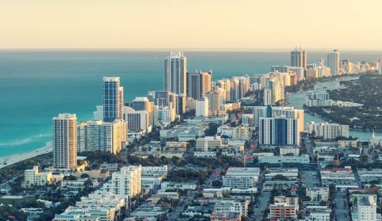 Mucha de la vida de la ciudad se encuentra a lo largo de South Beach