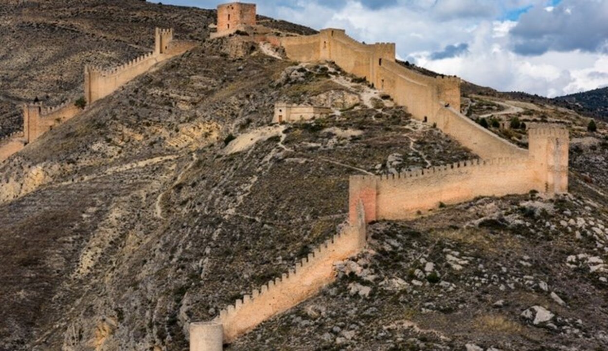 Está en Teruel en plena sierra de la que recibe su nombre