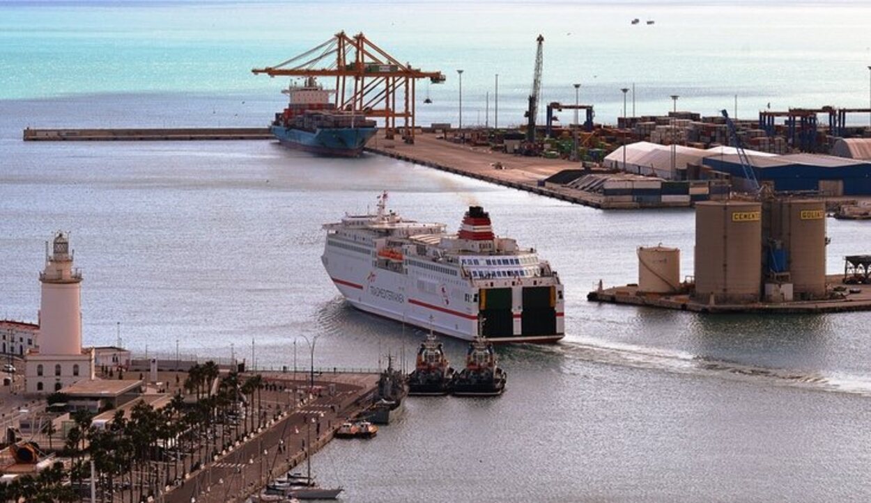 El avión y el barco son las formas a través de las cuales se llega a Melilla desde la Península