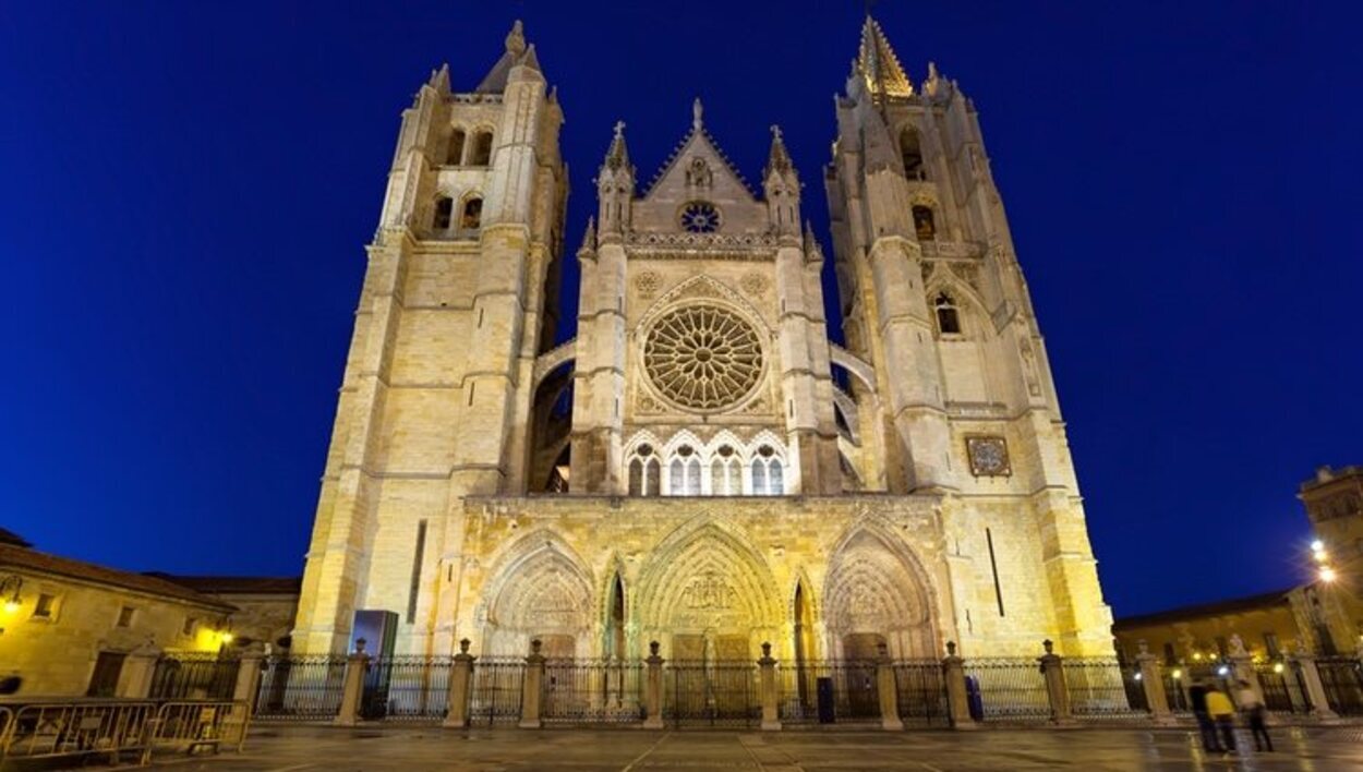 La Catedral de León cuenta con uno de los conjuntos de vidrieras medievales mejor conservadas