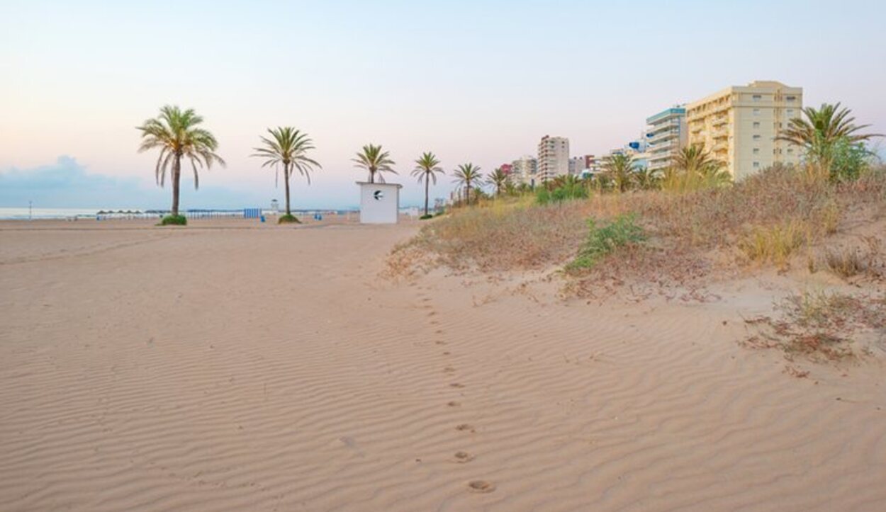 La Playa de L'Ahuir cuenta con zonas para las mascotas y el nudismo