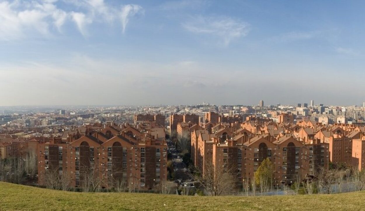 El parque de las Siete Tetas desde donde se el skyline de Madrid