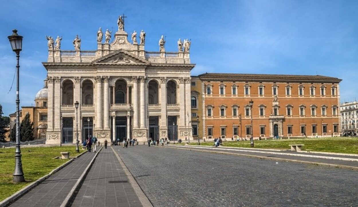 Basílica de San Juan de Letrán, en la Avda Carlo Felice