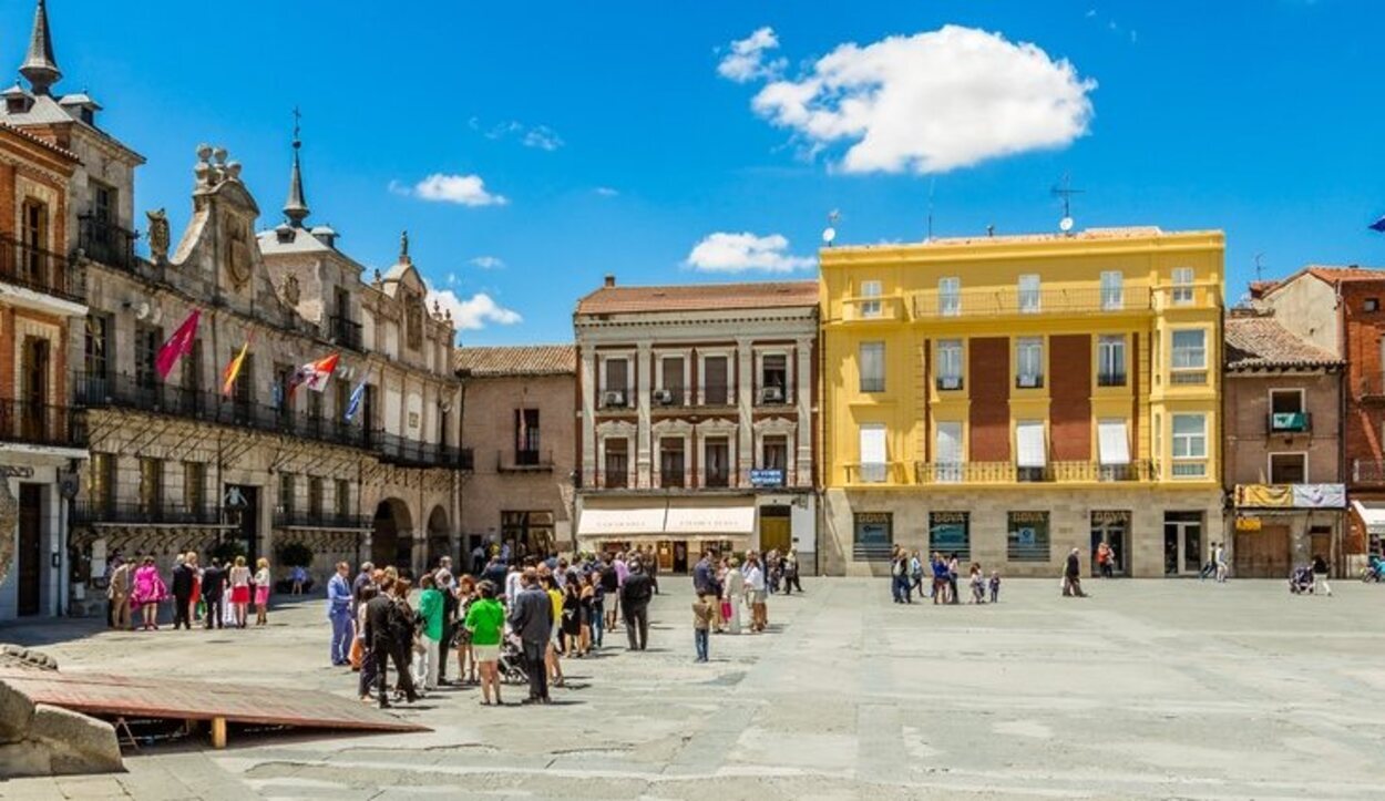 La Plaza Mayor de la Hispanidad es una de las más grandes de España