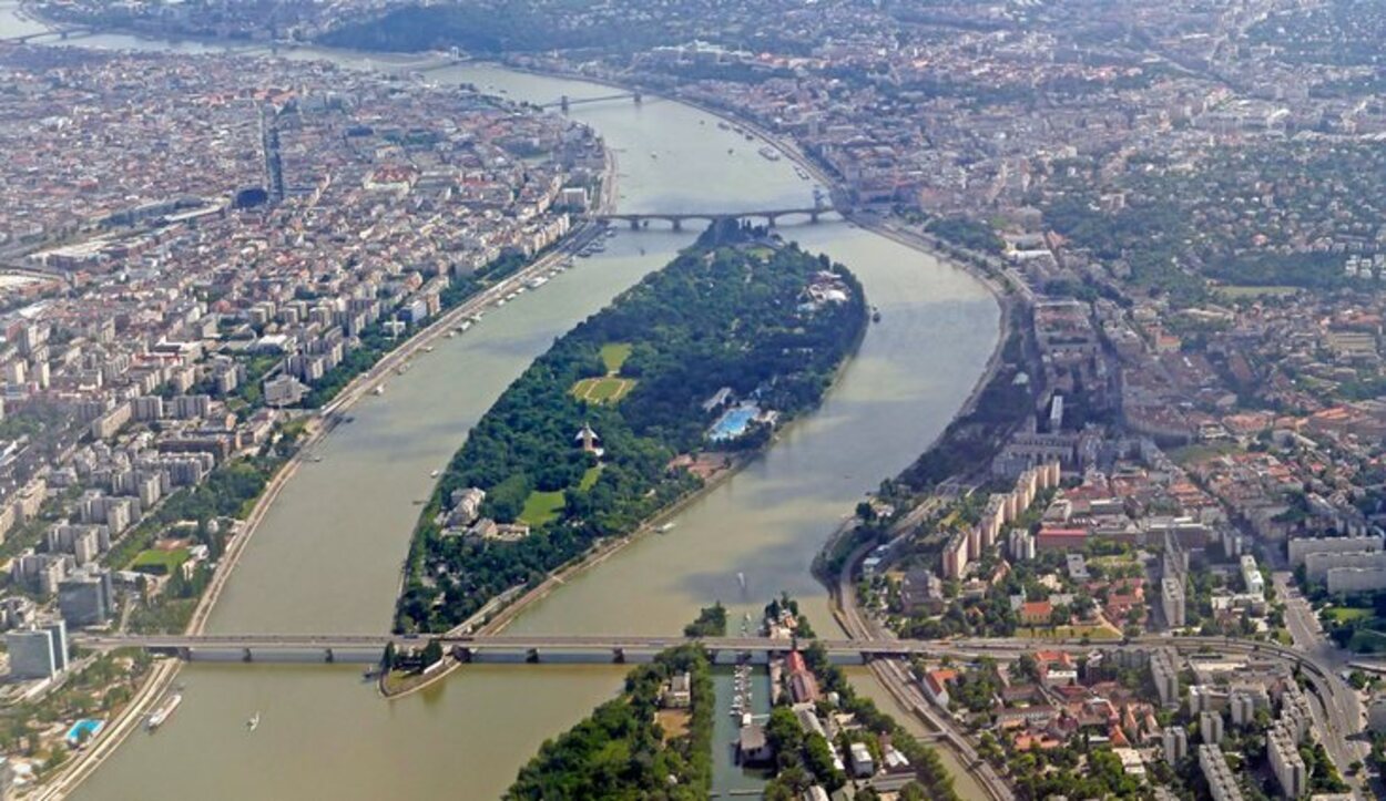 La Isla Margarita se encuentra en mitad de Buda y Pest y se accede por dos puentes