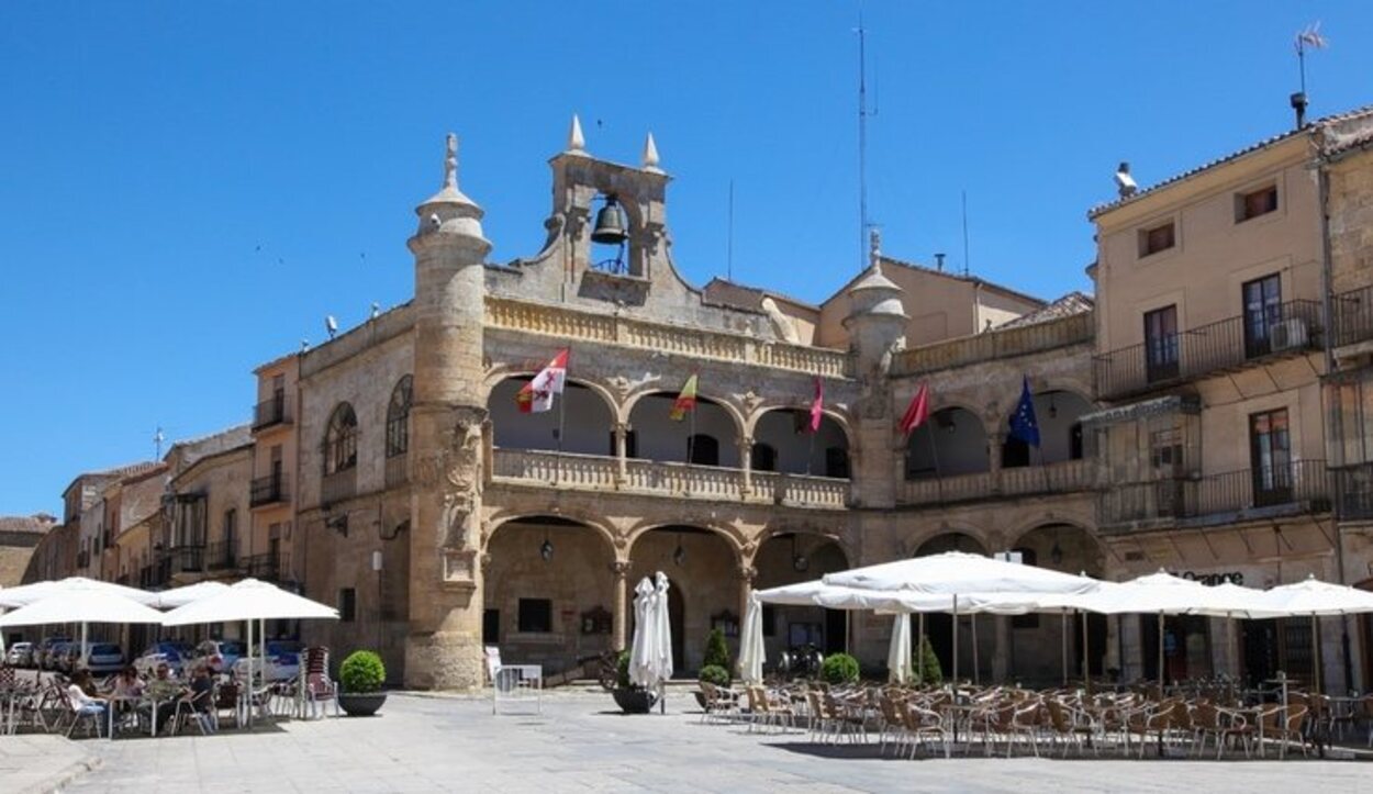 Uno de los edificios que se encuentran en la Plaza Mayor es el Ayuntamiento de Ciudad Rodrigo