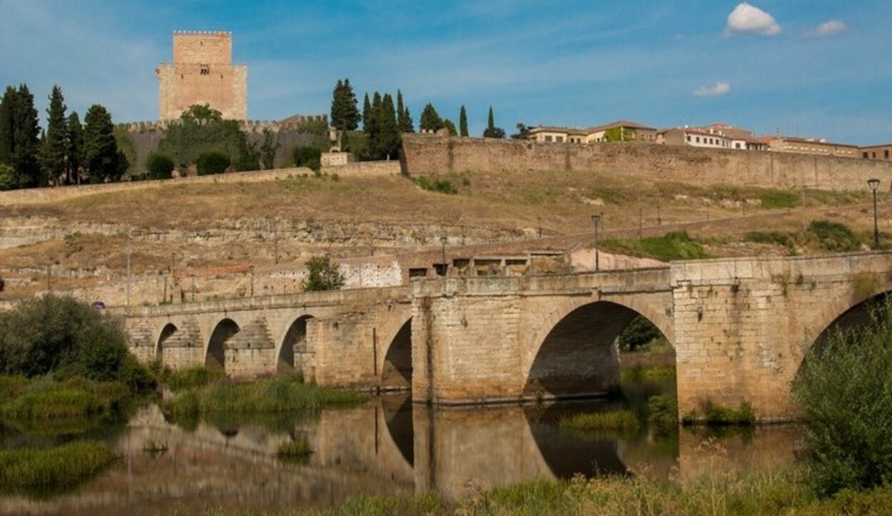 El puente romano de Ciudad Rodrigo se levanta sobre el río Águeda