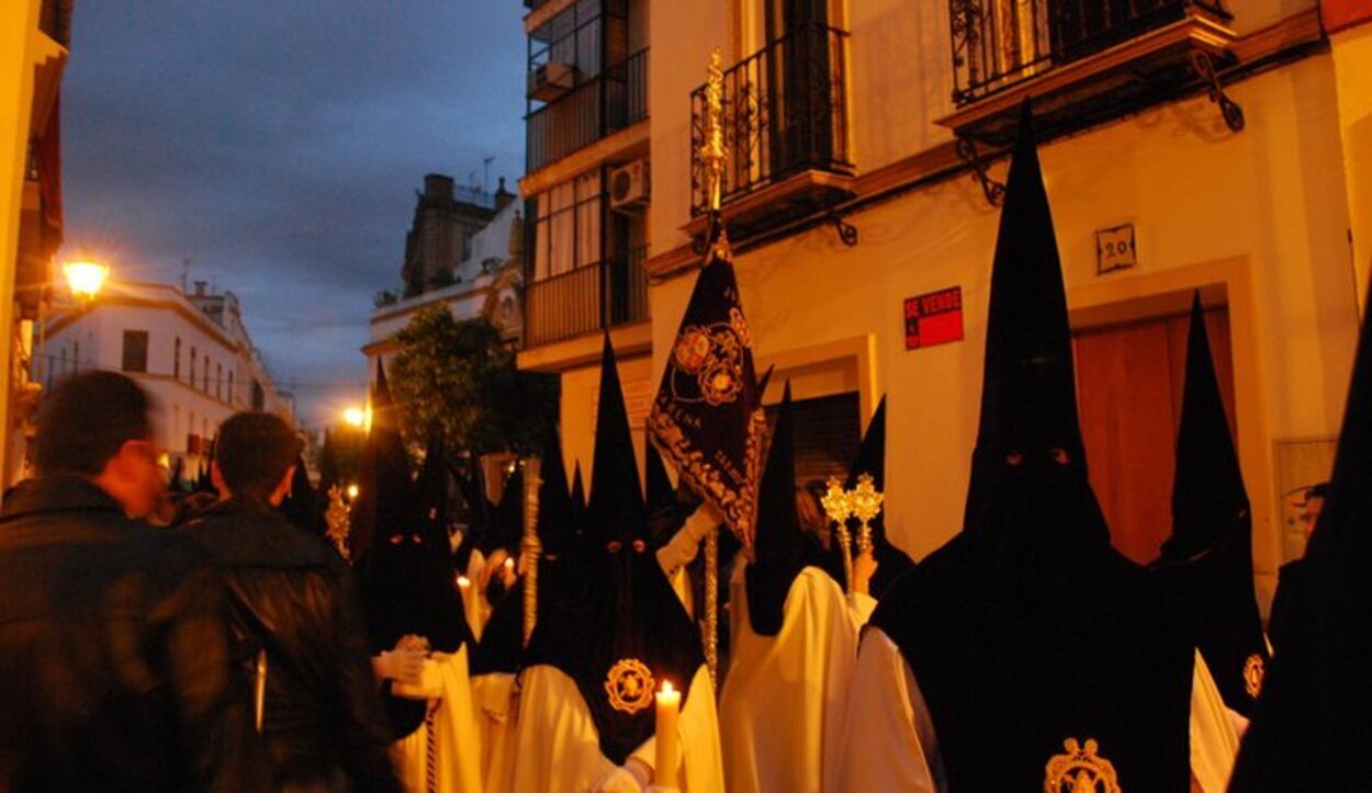 El Silencio inicia las cofradías del Viernes Santo