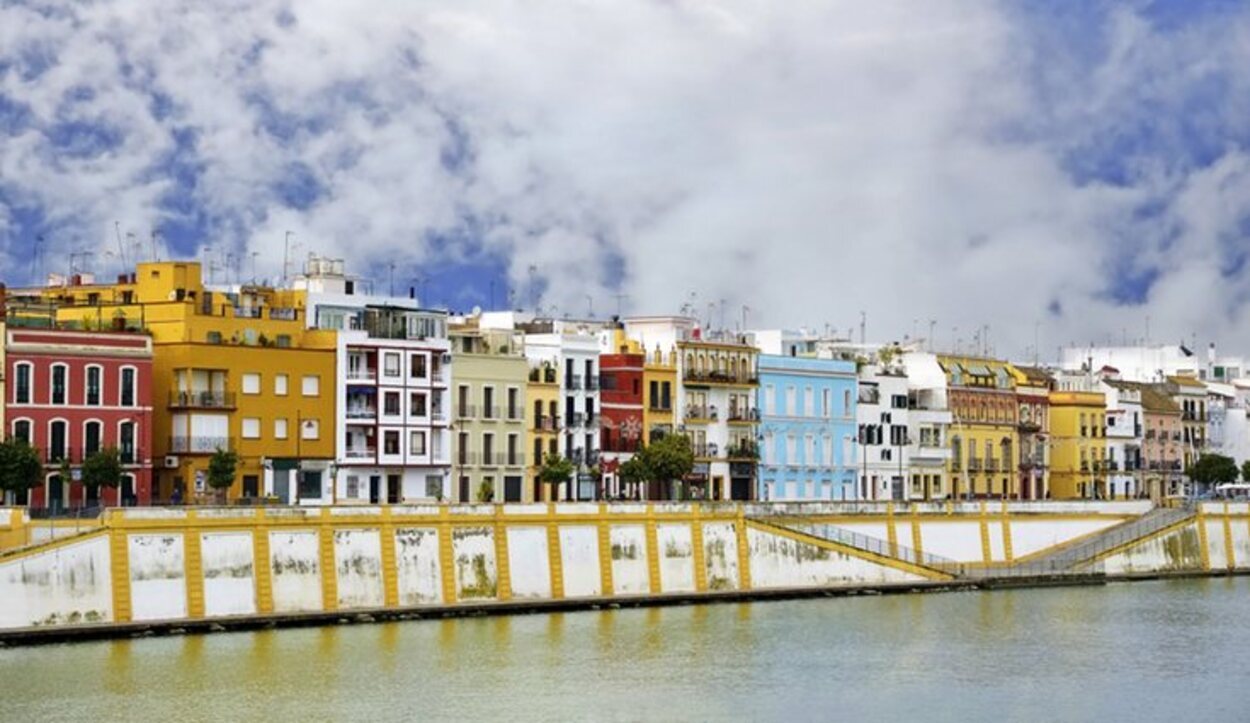 La calle Betis es el lugar idóneo para ver la cofradía de La O