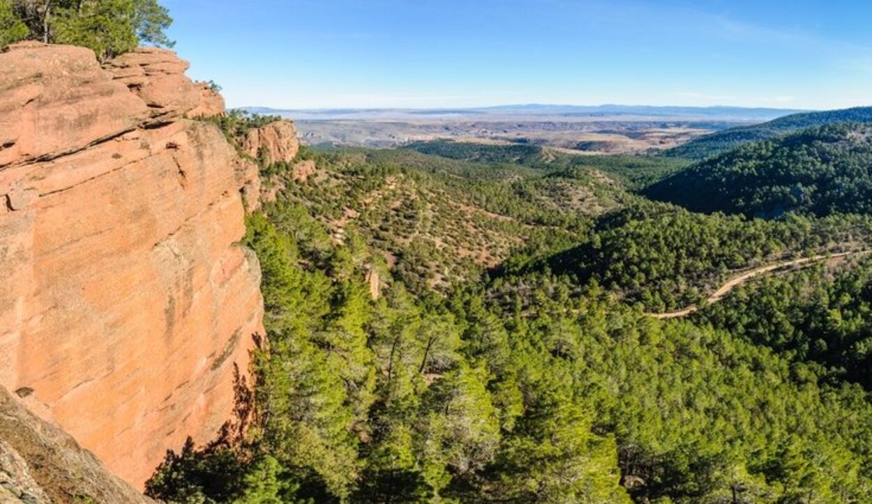 El paisaje protegido de Pinares de Rodeno cambia de apariencia según la intensidad de la luz del sol 