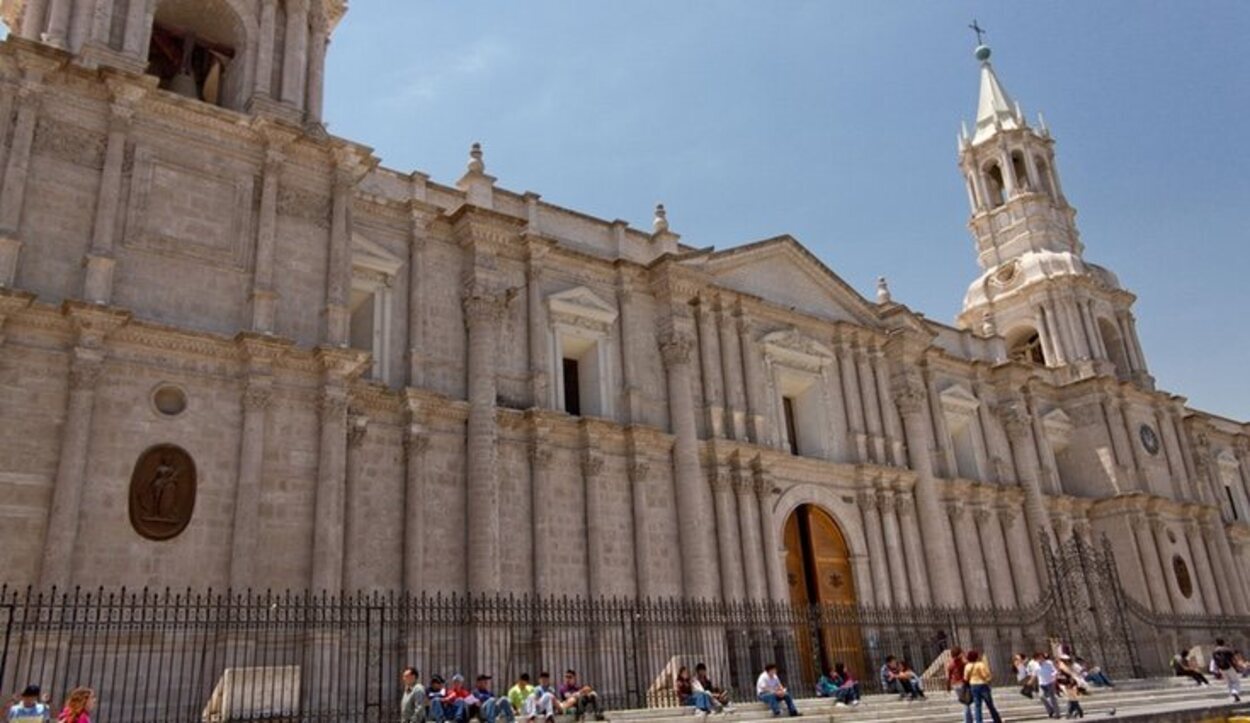 La Catedral de Arequipa en la Plaza de Armas