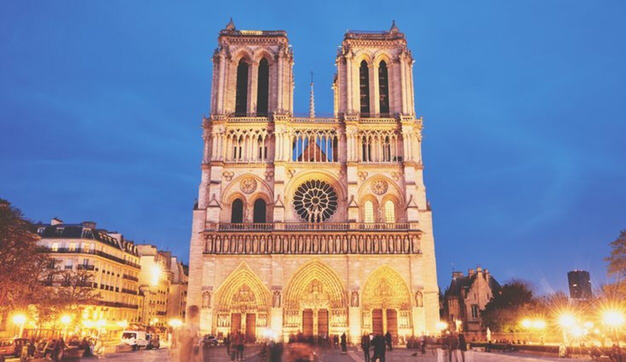 La aguja de la Catedral de Notre-Dame es de estilo neogótico