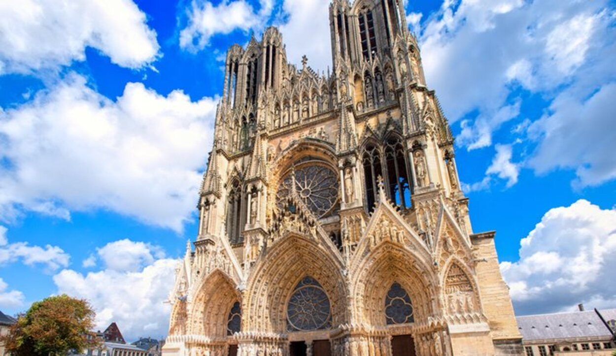 La Catedral de Notre-Dame de Reims ha sido atacada múltiples veces