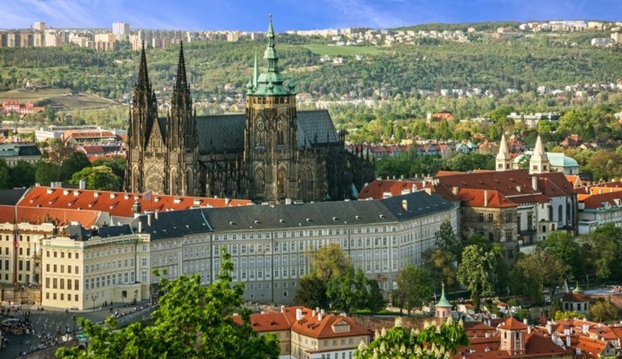 El Castillo de Praga es un conjunto arquitectónico formado por palacios, galerías, jardines o iglesias
