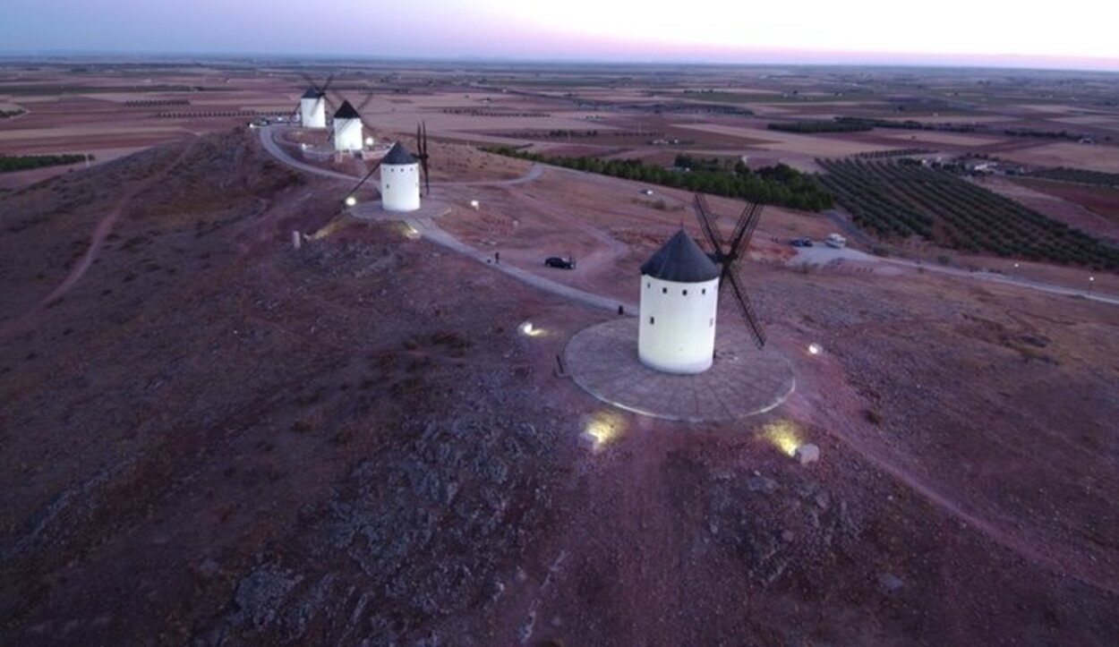 La historia y los años de los Molinos de Viento del Alcazar de san Juan es una atracción turística