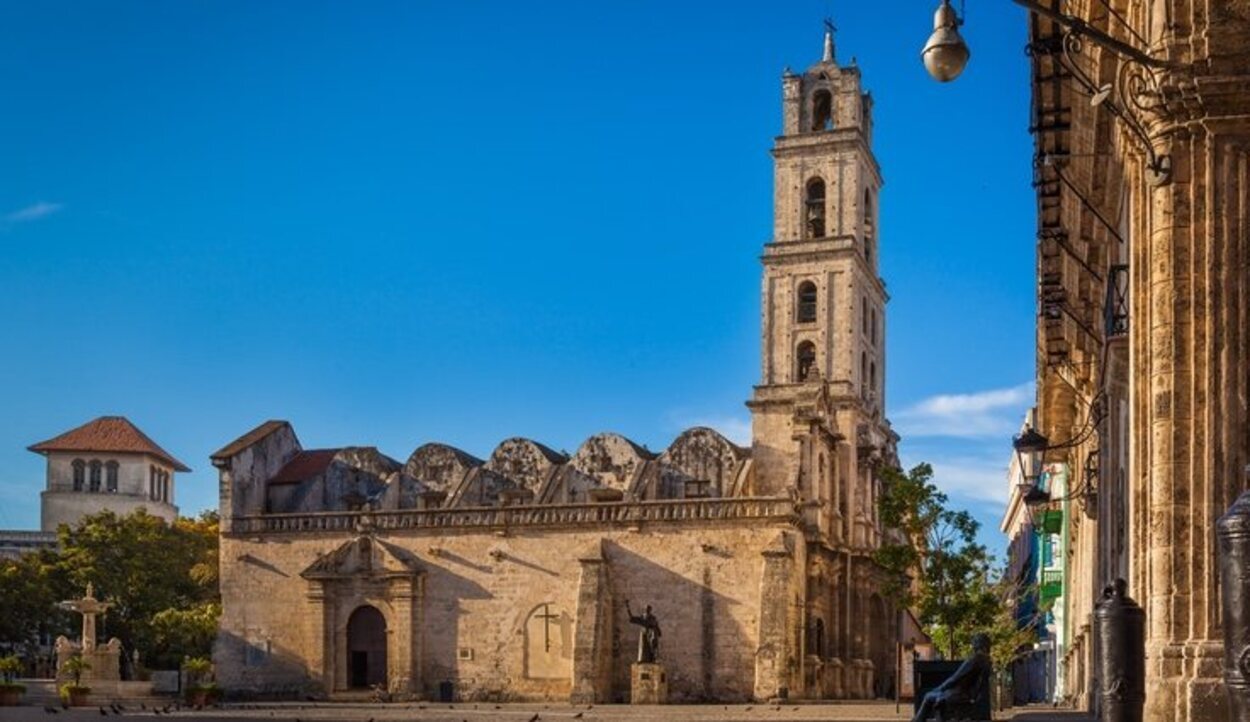 En la Plaza de San Francisco de Asís se encuentra la Fuente de los Leones