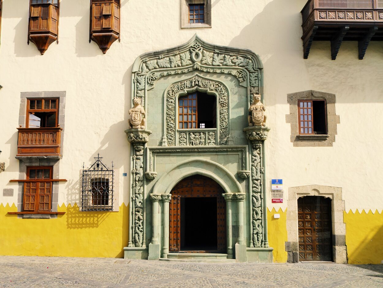 Se centra en el estudio, investigación y difusión de la historia de Canarias